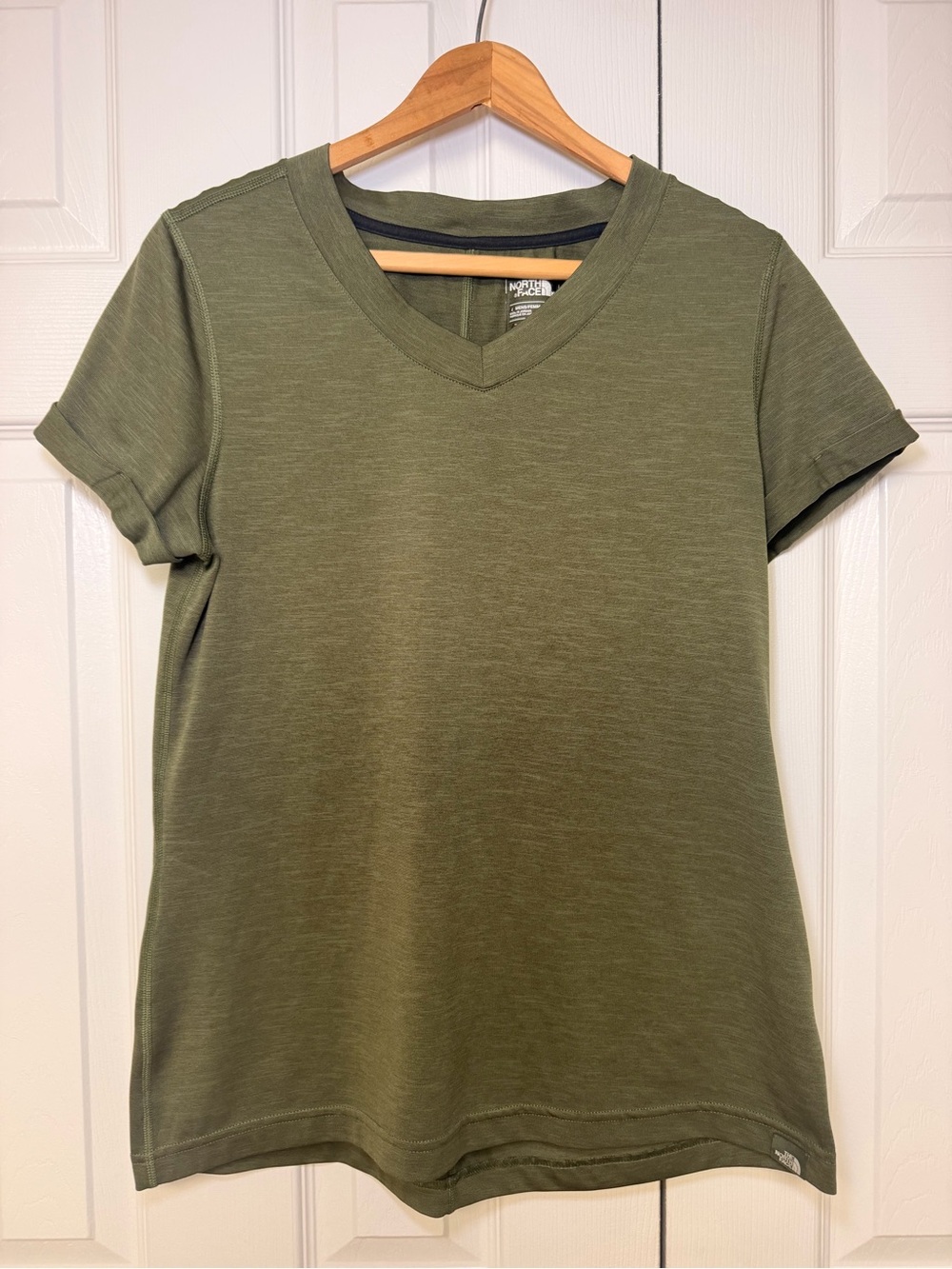 The North Face FlashDry V-Neck Tee Womens Medium Olive Green Hiking Trail